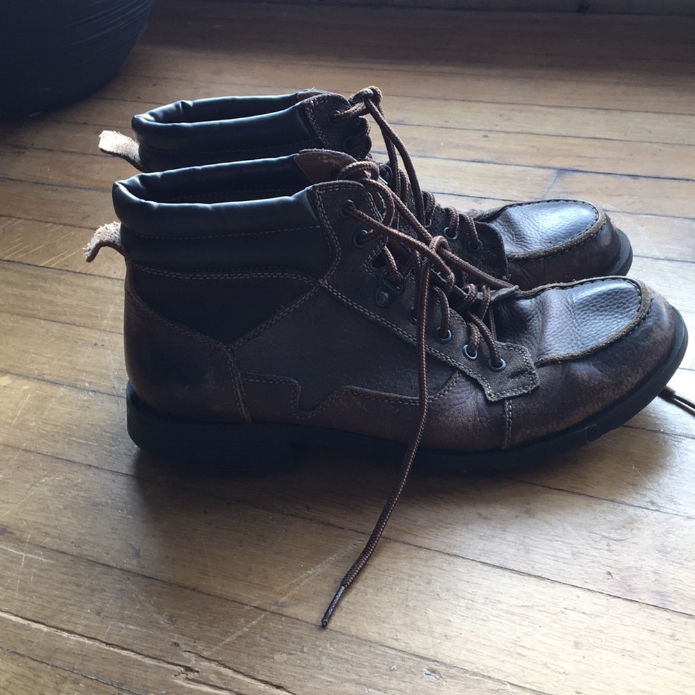 Guess Boots - Picture 2 of 3